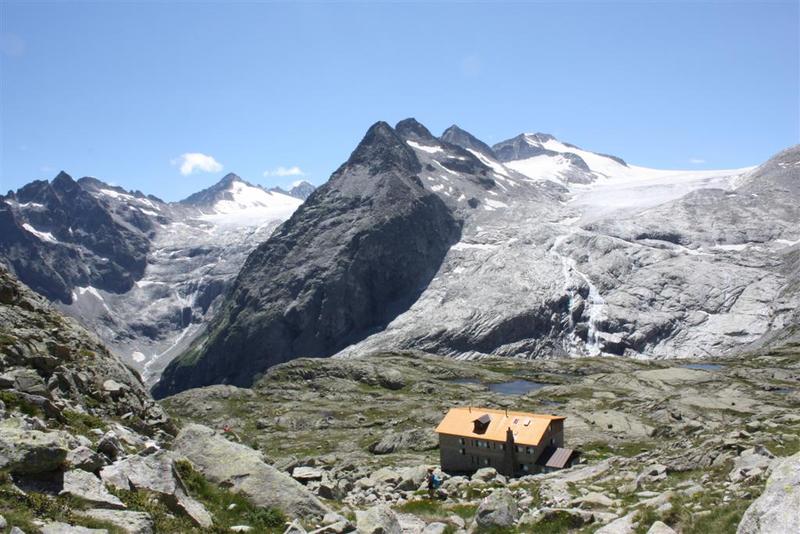 http://www.dolomitibrenta.it/dobre-it/Rifugio_Mandrone_08.JPG